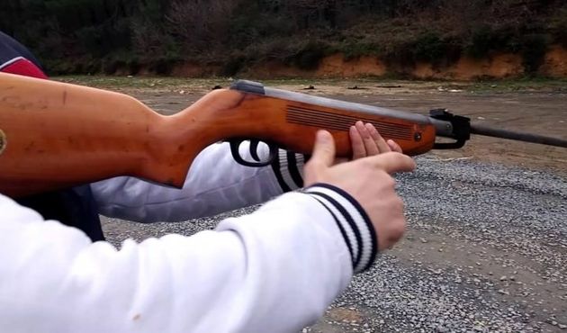 Şeker toplayan çocuklara "Havalı Tüfekle" ateş açtı!