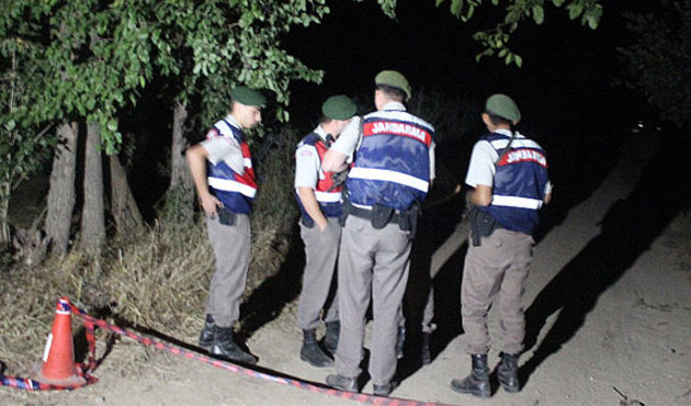Tarlada dehşet!  Biri kadın iki kişi ölü bulundu