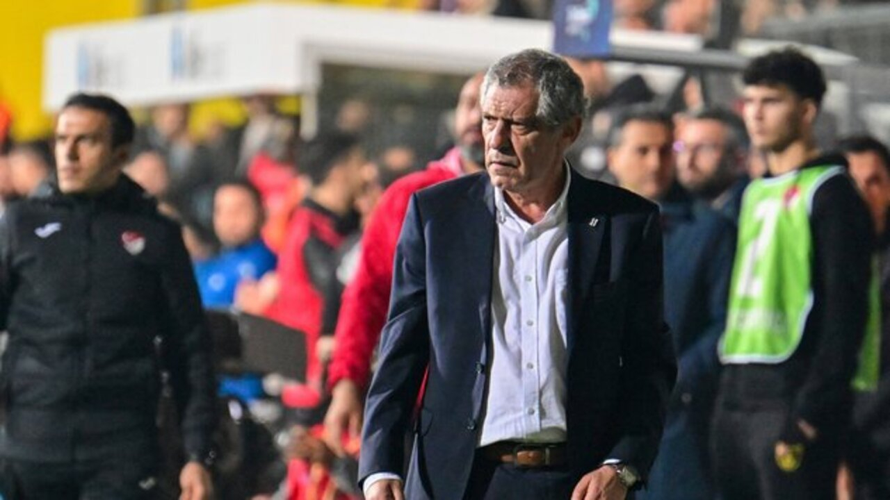 Fernando Santos'tan dikkat çeken açıklama: Orta seviye takımlar topun peşinde koşar!