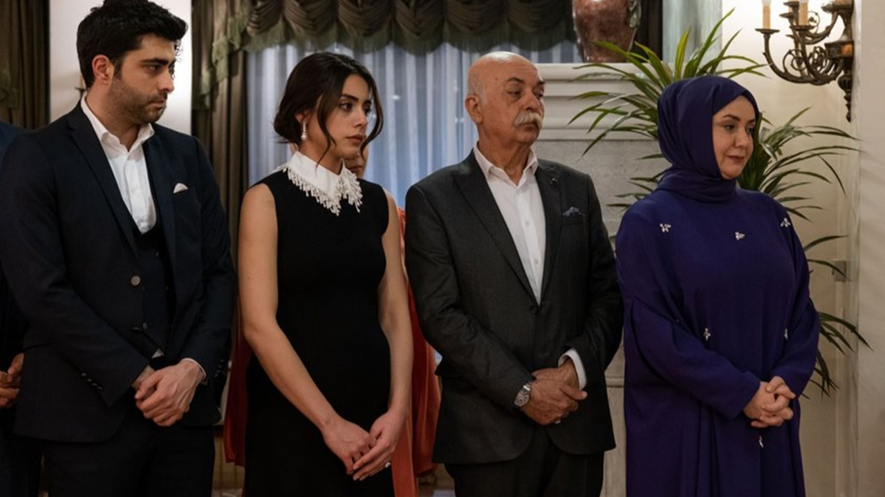 Beyin kanaması geçiren Settar Tanrıöğen Kızılcık Şerbeti dizisinden ayrıldı! Yerine bakın hangi ünlü oyuncu geldi