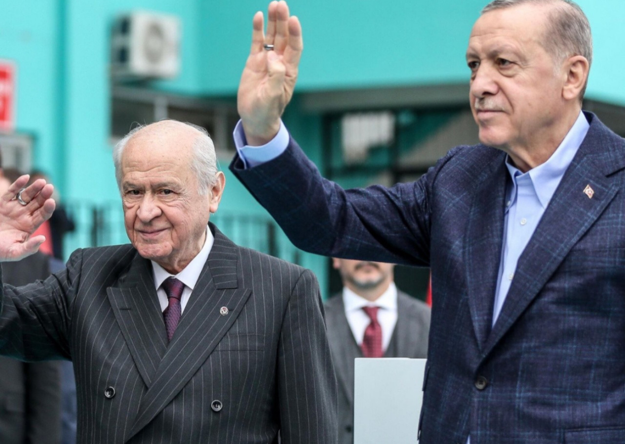Devlet Bahçeli'den Cumhurbaşkanı Erdoğan'a anlamlı doğum günü hediyesi: Yaşım miktarınca güller gönderdi