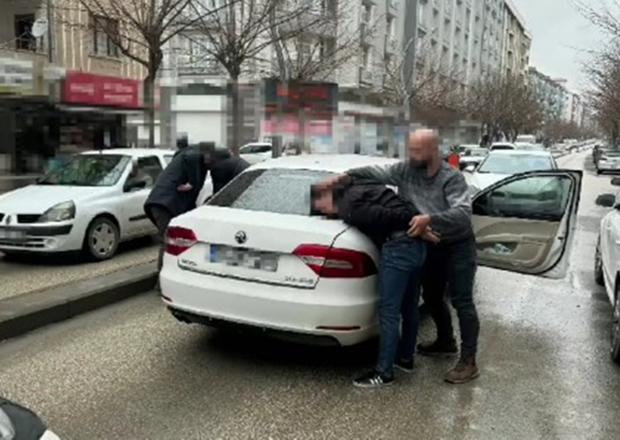 Göçmen kaçakçılığı organizatörlerine 'KALKAN-13' operasyonu: 42 organizatör ile 333 göçmen yakalandı