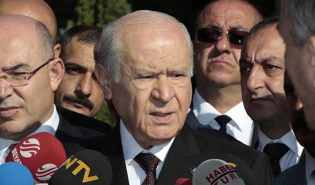 Bahçeli'den şehitlikte alkol rezaletine tepki!