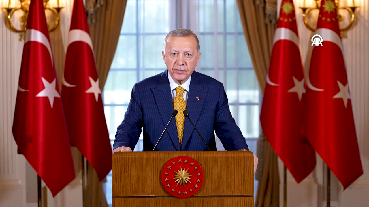 Cumhurbaşkanı Erdoğan'dan Ukrayna Zirvesi'ne video mesaj: Müzakere masasını yeniden kurmaya hazırız!