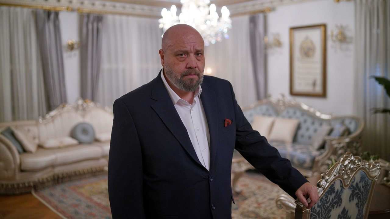 Ahmet Mümtaz Taylan, 'Kızılcık Şerbeti' dizisinde! İşte setten ilk fotoğraf