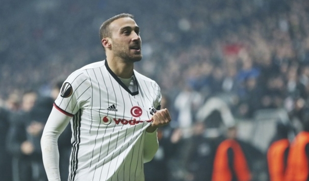 Cenk Tosun'un yerine 2 yıldızdan biri gelecek!