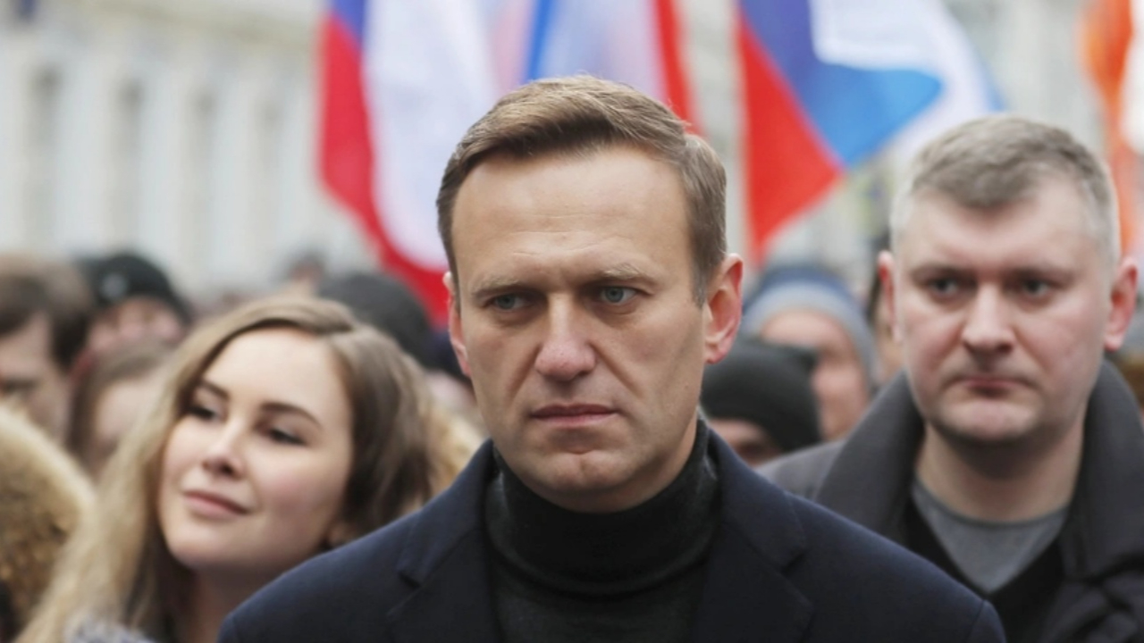 Cezaevinde ölen Rus muhalif lider Navalny, son yolculuğuna uğurlandı! İşte cenazeden görüntüler