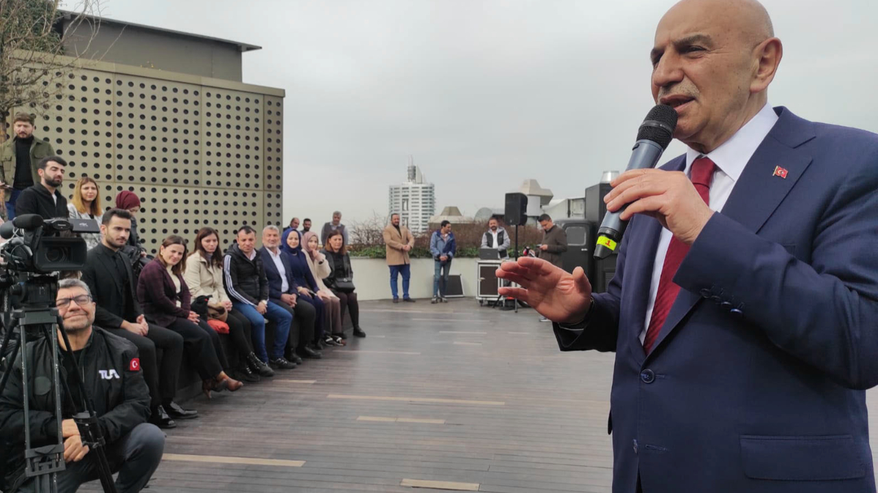 Turgut Altınok: Üniversite öğrencilerine ücretsiz ulaşım sağlayacağız