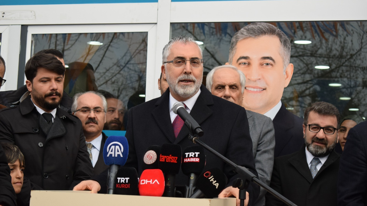 Bakan Işıkhan: Önümüzde bir demokrasi sınavı var