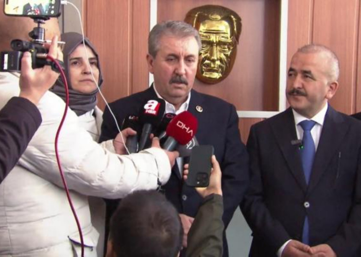Tokat'ta trafik kazası geçiren BBP lideri Destici taburcu oldu: Seçim boyunca dizlik kullanacağım!