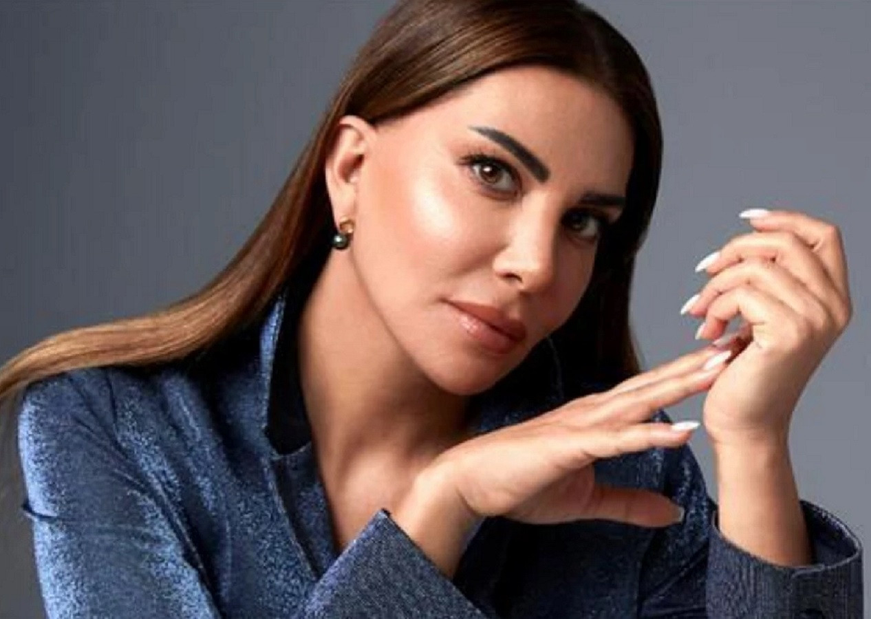 Ebru Yaşar'ın 'Yoksun' şarkısına yaptığı düet dünya starlarını kıskandırdı! Dünya müzik listelerine giren tek Türk şarkıcı oldu...