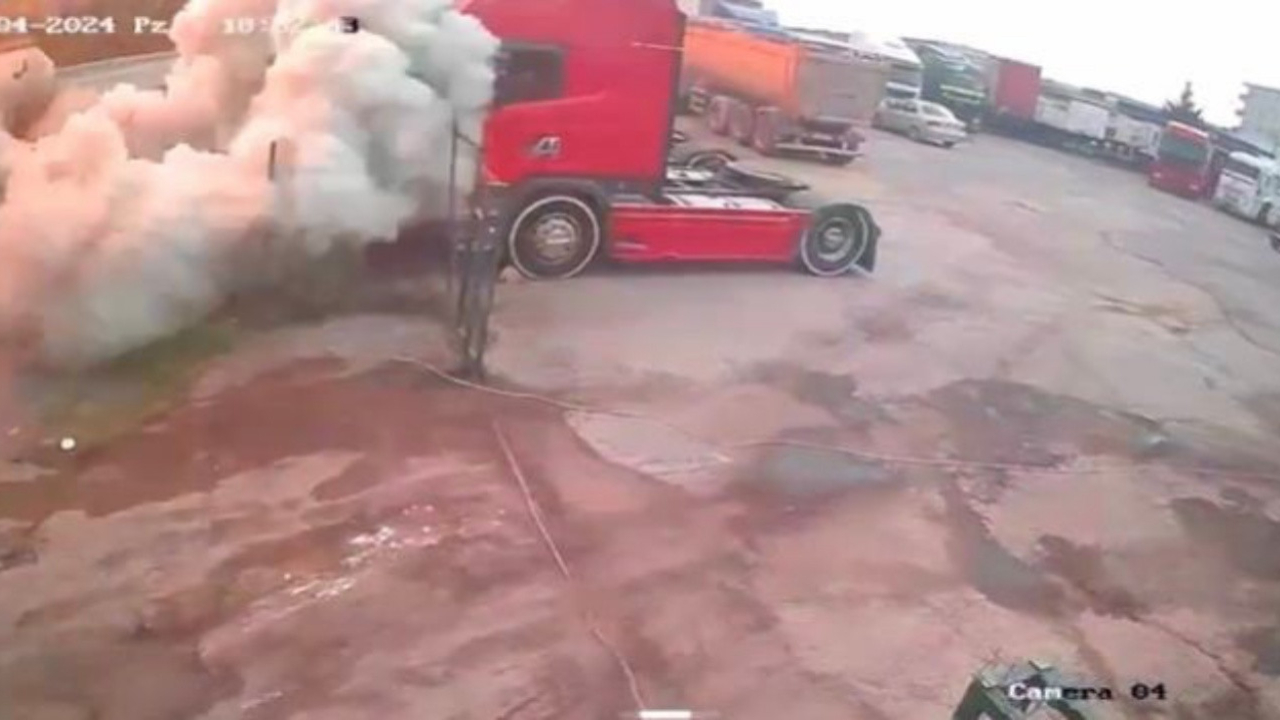 Ataşehir'de 2 kişinin canına mal olan yakıt tankerinin patlama anı kamerada!