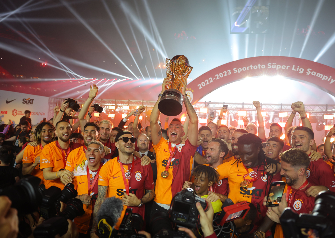 Korkulan olmadı: Galatasaray taraftarı 1 yıl daha rahat uyuyacak!