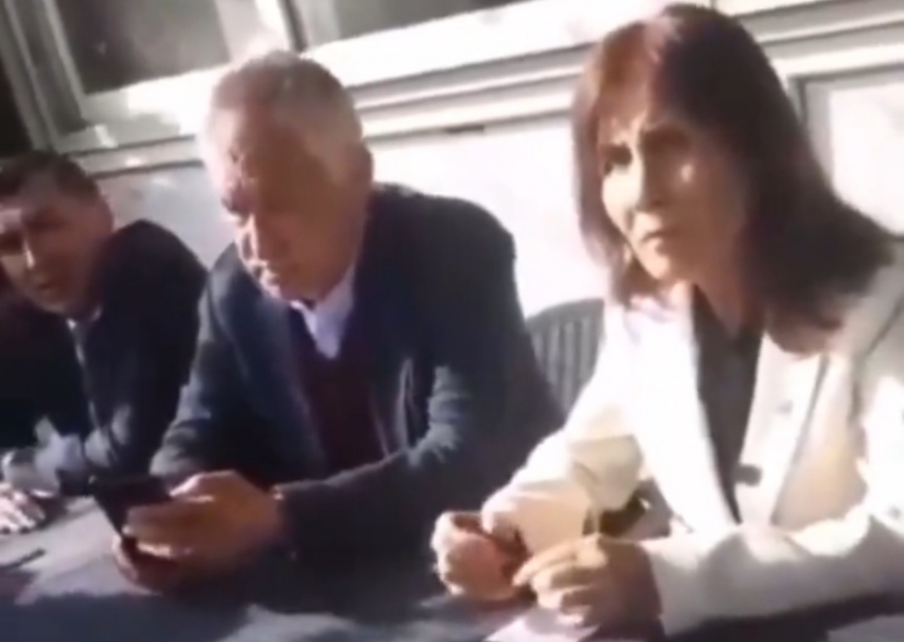 CHP Adana adayı Zeydan Karalar, DEM Partili vatandaştan fırça yedi: Üstüne özür diledi