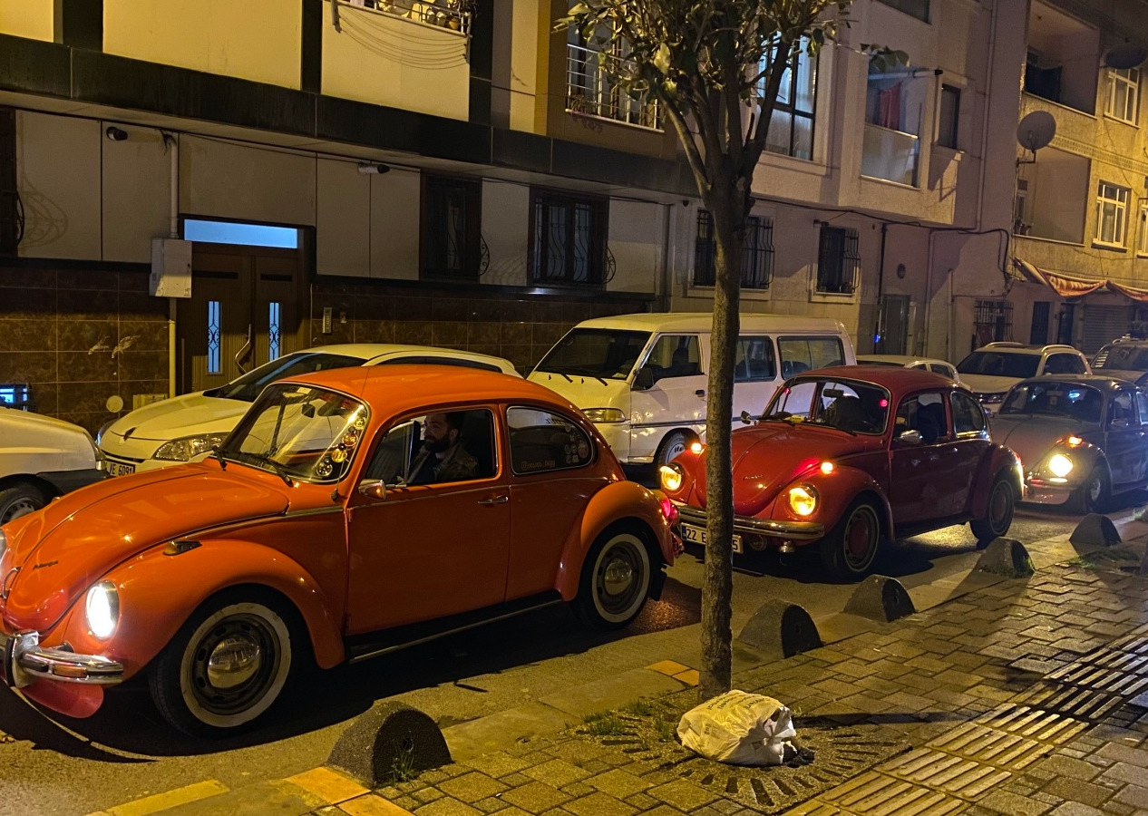 Yeni nesil Ramazan davulcuları... Vosvos'larla gezip mani çalarak vatandaşları uyandırdılar!