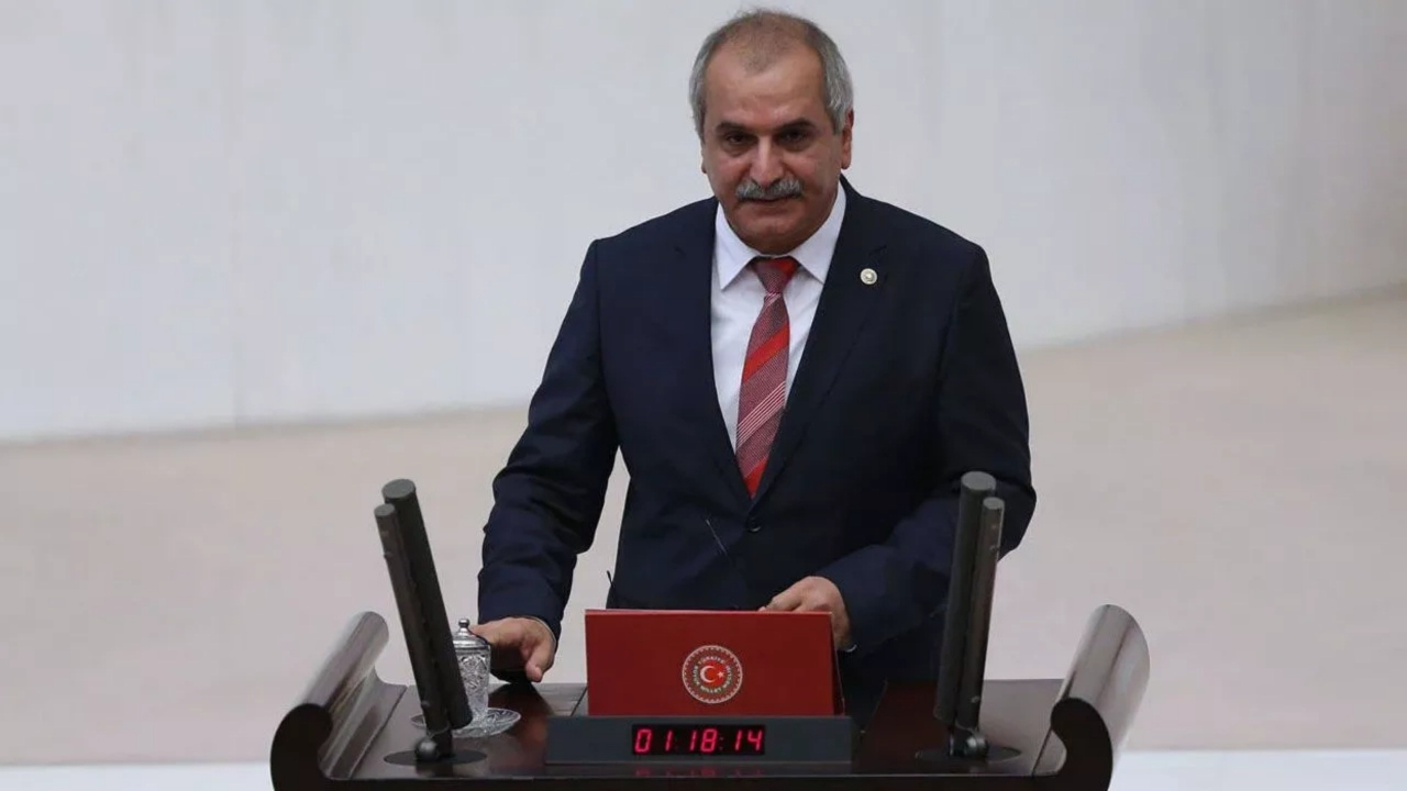 Eski milletvekili ve medya patronu Ahmet Çelik kardeşi tarafından bıçaklandı