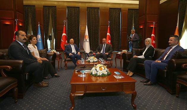 Siyasilerin bayramlaşmasına "Arakan'da Müslüman katliamı" damga vurdu!