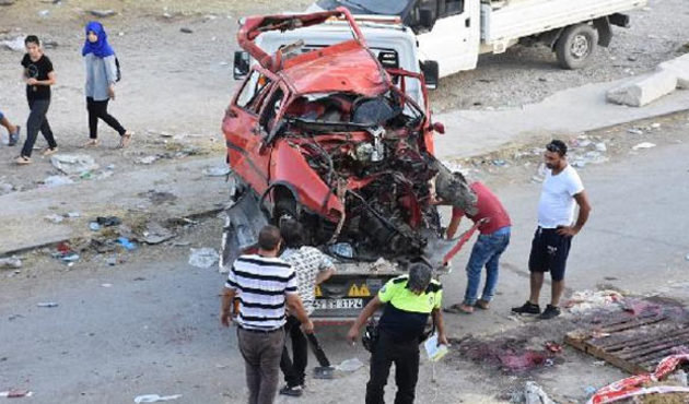Ağaca çarpıp takla attı, 20 metreden aşağı uçtu...
