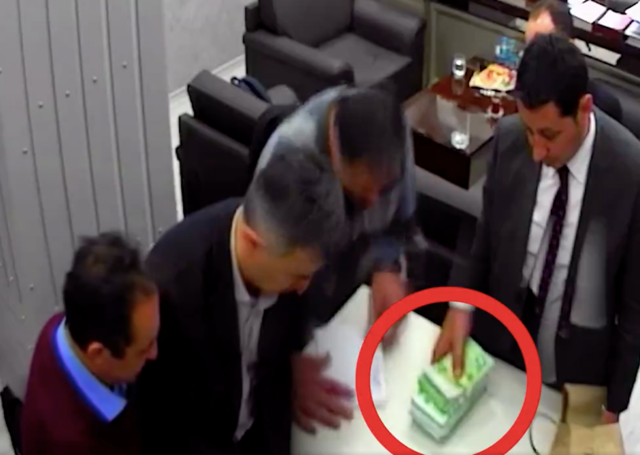 TL kulelerinin ardından CHP'de yeni görüntüler ifşa oldu! Bu kez Euro saydılar...