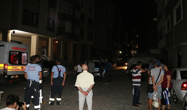 Tartışan çiftin sıktığı 'biber gazı' apartmanı boşalttırdı! / VİDEO
