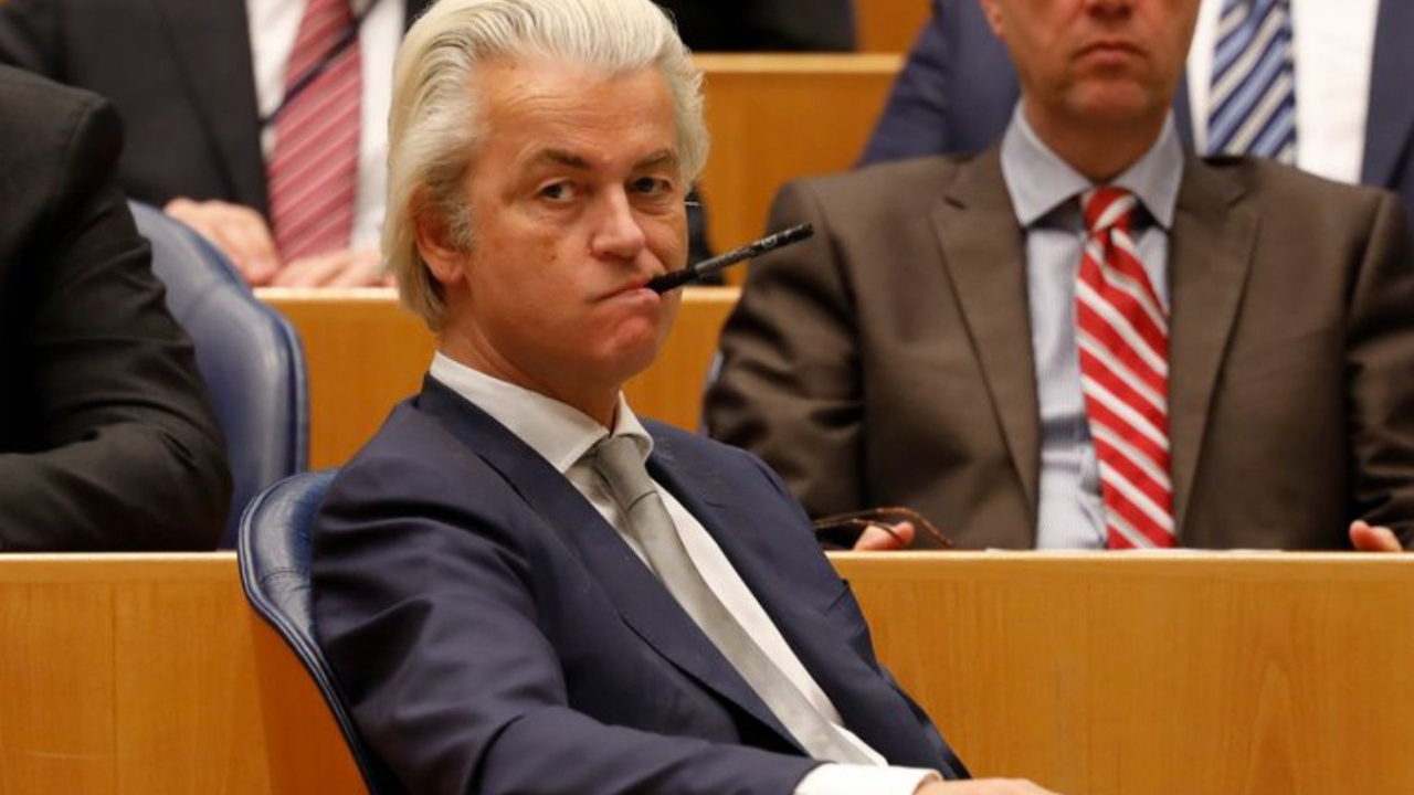 Hollanda'nın ırkçı ve İslam düşmanı lideri Wilders başbakanlıktan çekildi!