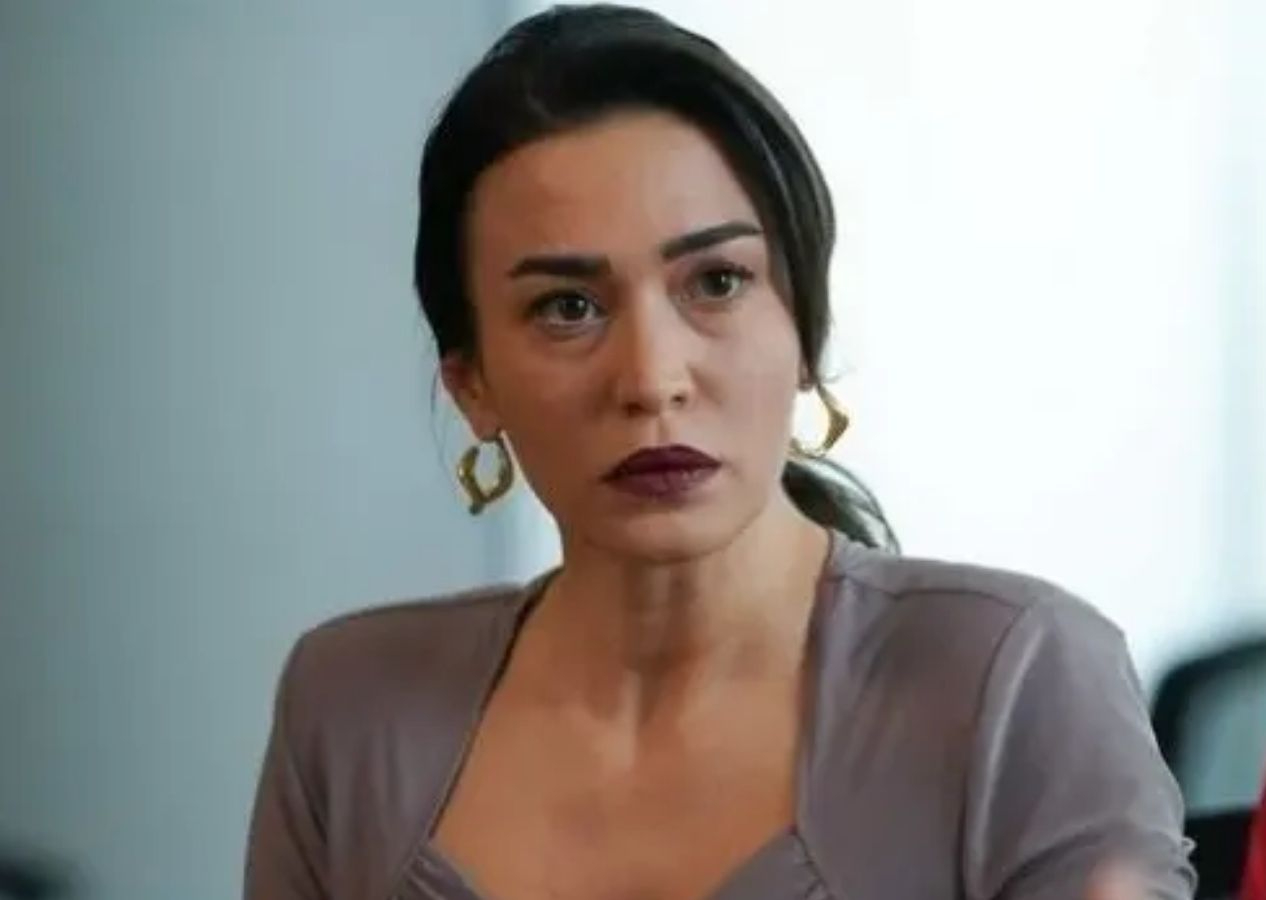 Estetiksiz hali görenleri hayrete düşürdü! Bahar dizisinin Rengin'i Ecem Özkaya'nın büyük değişimi...