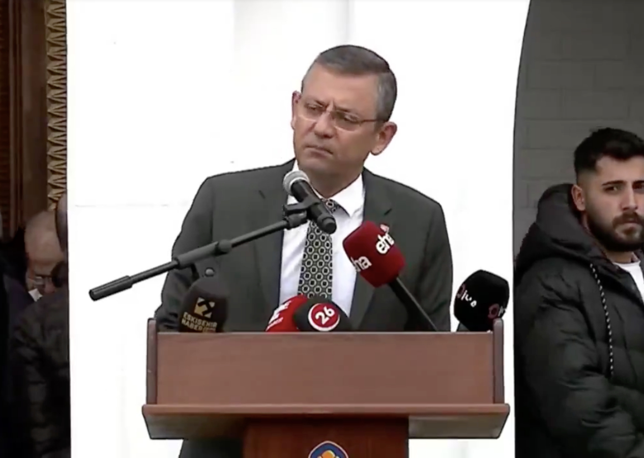 Özgür Özel'in ilginç cami anısı: Bayramdan cumaya namaza giderim
