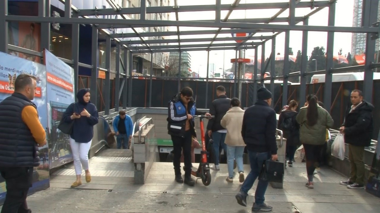 Mecidiyeköy metro istasyonunda bir kişi intihar etti! Telefonundan çıkan not yürek burktu...