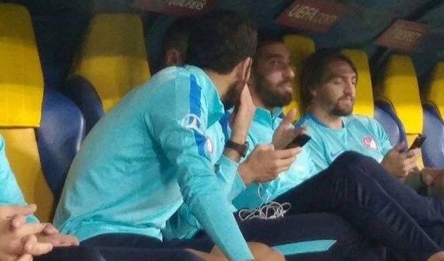 Yedek kulübesindeki bu fotoğraf büyük tepki çekti...