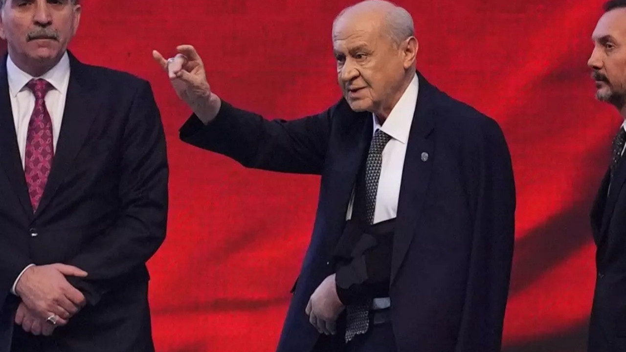 MHP Kurultayı'na kolu sargılı geldi... Devlet Bahçeli'nin omzu burkuldu!