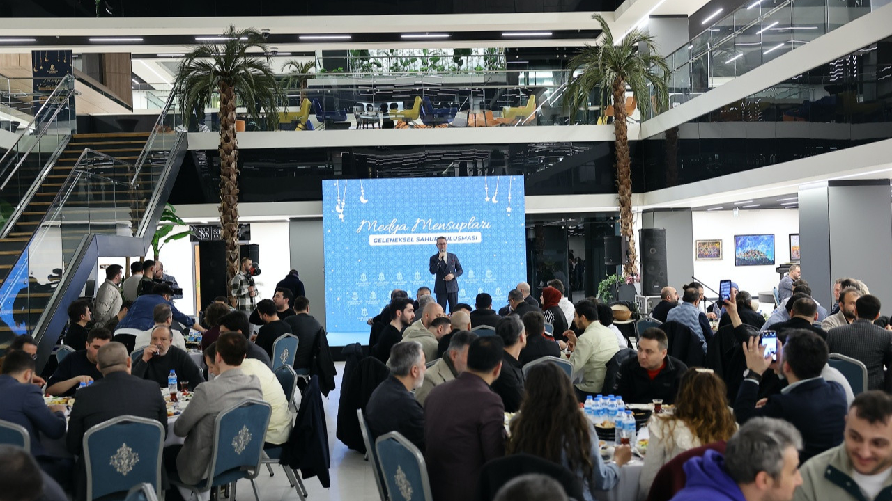 Başakşehir'de geleneksel sahur coşkusu: Medya mensupları sahurda bir araya geldi