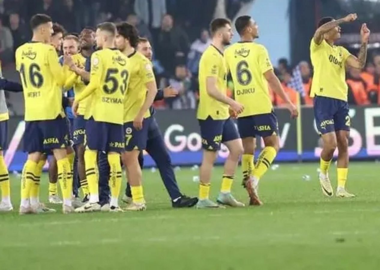 Fenerbahçeli Jayden Oosterwolde'den Trabzon'da çirkin el hareketi!