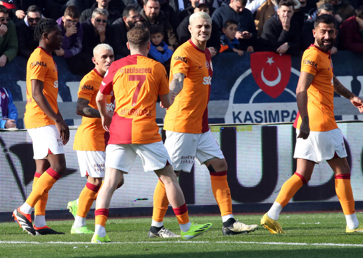 Galatasaray'dan Kasımpaşa deplasmanında tarihe geçecek galibiyet! Bu maçta her şey var: 7 gol, kırmızı kart, kaçan penaltı ve kendi kalesine gol...