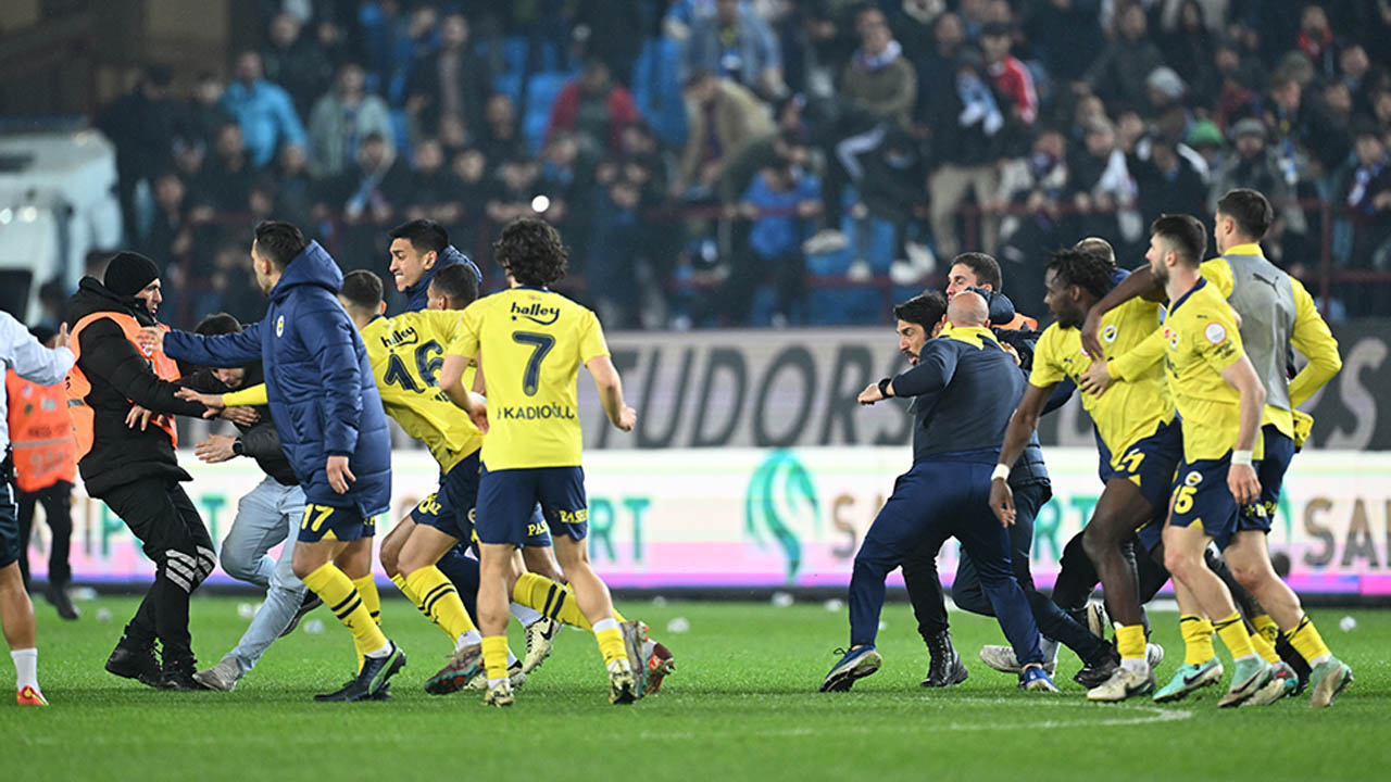 Trabzonspor-Fenerbahçe maçının ardından yaşanan olaylarla ilgili 12 kişi gözaltına alındı