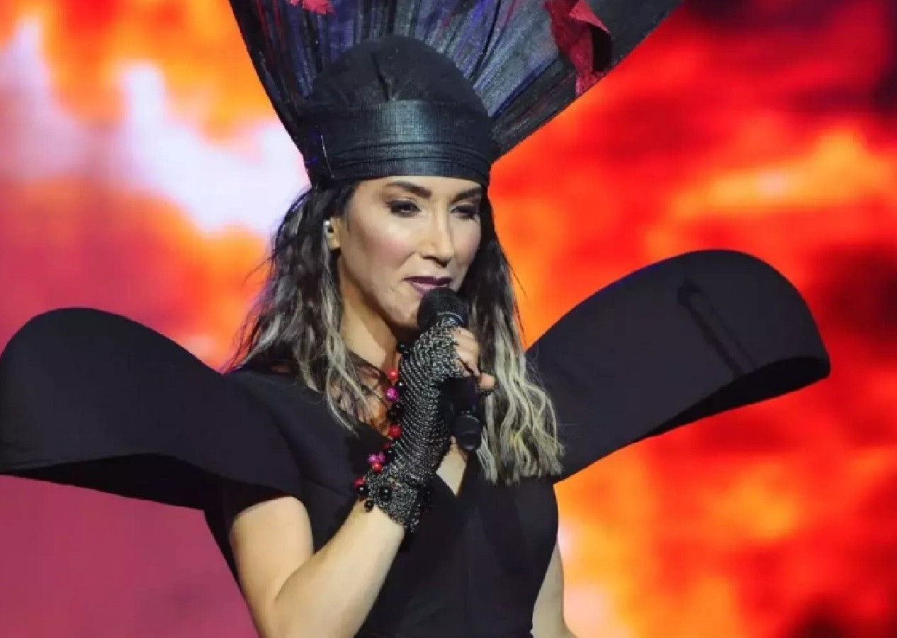 Hande Yener'den kötü haber! 82 yaşındaki annesini kaybetti...