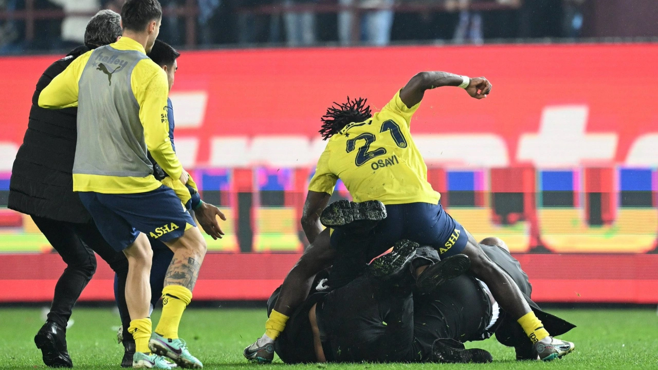 Adalet Bakanı Yılmaz Tunç'tan şok açıklama! Fenerbahçeli futbolcuların da başı belada: "Taraftar da olsa futbolcu da olsa bir suç işlenmişse soruşturulur"