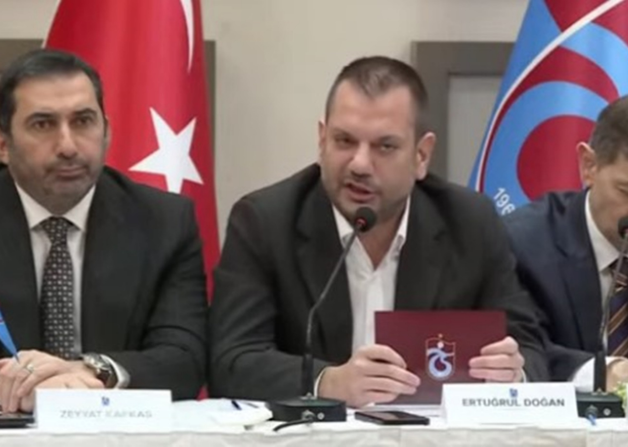 Trabzonspor Başkanı Ertuğrul Doğan'dan yerde yatan taraftara tekme atan Fenerbahçeli futbolcuya sert sözler! ''Delikanlılığa sığmaz''