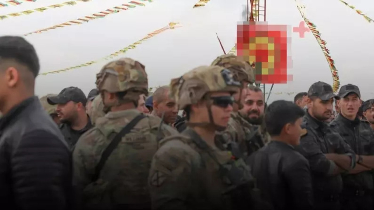ABD - PKK kolkola Nevruz kutlamalarında! Kadın asker yakasına paçavrayı taktı