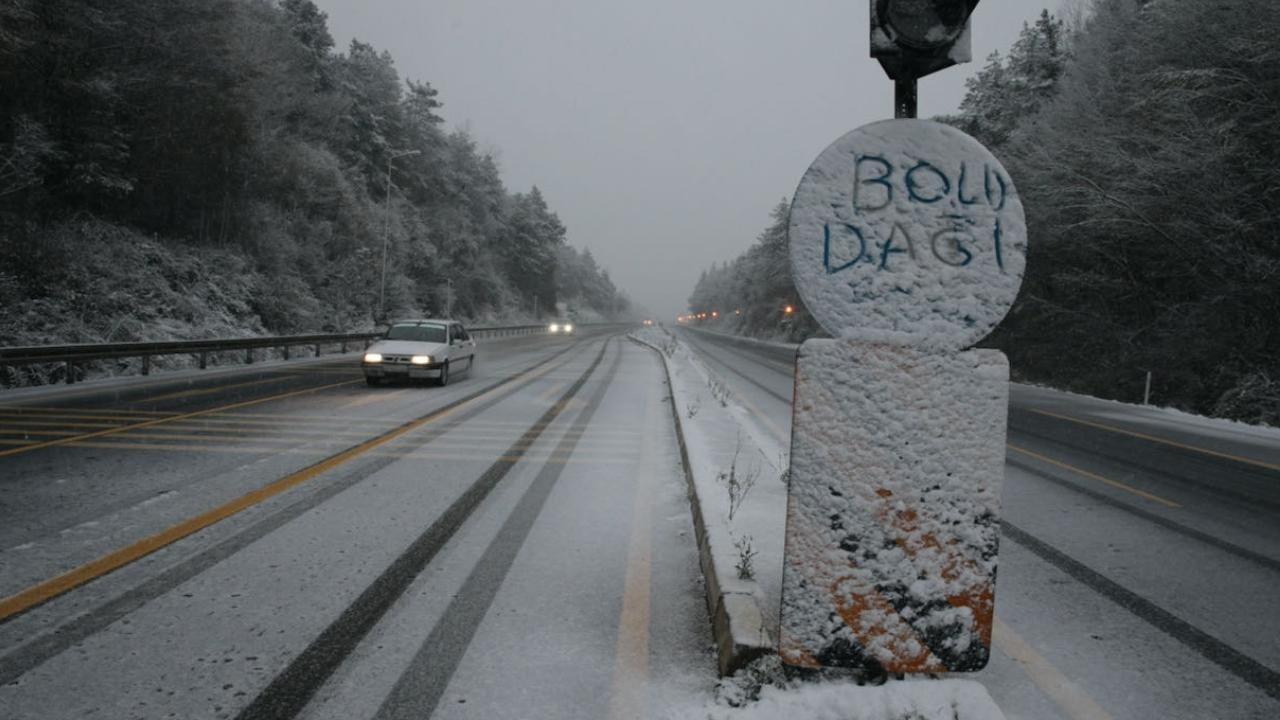 Bolu Dağı'nda kar yağışı etkisini artırdı