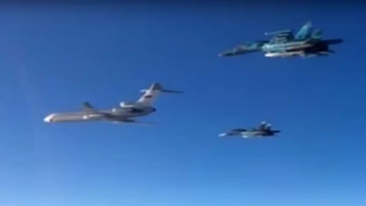 Savaş jetleri anında havalandı! Tehlikeli yakınlaşma