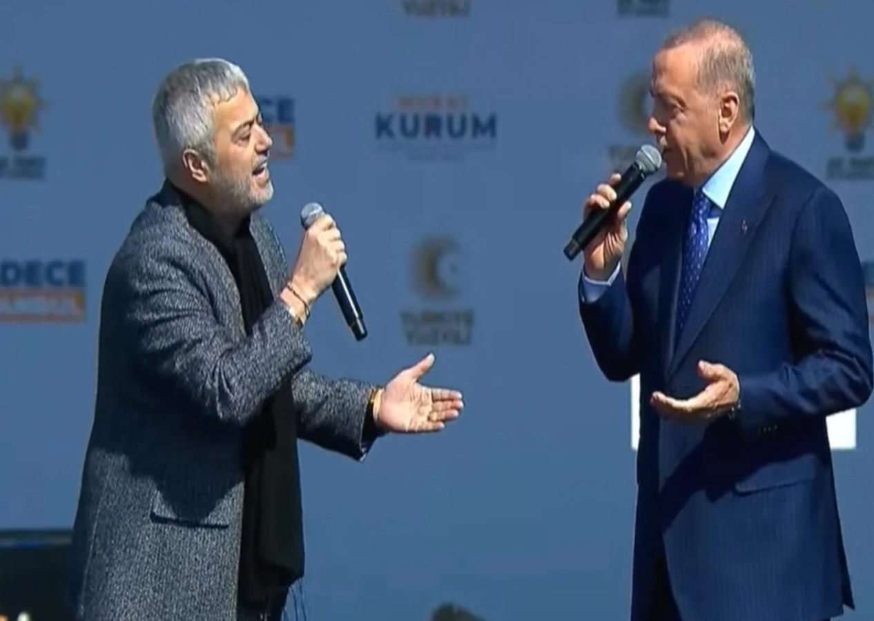 Cumhurbaşkanı Erdoğan, İstanbul mitinginde Cengiz Kurtoğlu ile şarkı söyledi: 'Duyanlara Duymayanlara'