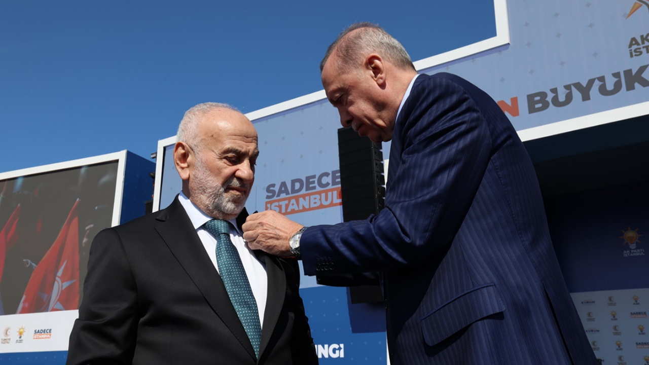 Yeniden Refah Partisi'nden istifa eden Suat Pamukçu AK Parti'ye katıldı! Cumhurbaşkanı Erdoğan rozeti taktı