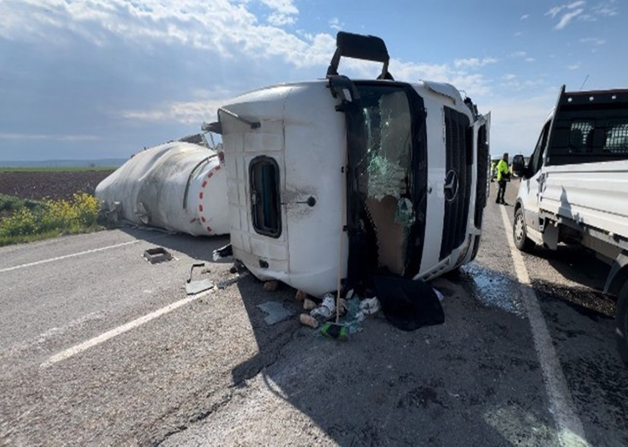 Şanlıurfa'da 1 kişinin öldüğü, 2 kişinin yaralandığı feci kaza, kameraya yansıdı