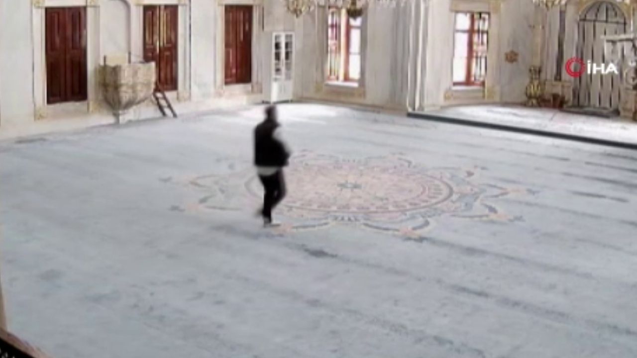 Cezaevinden izinli çıktı! Ailesini katledip camide intihar etti!