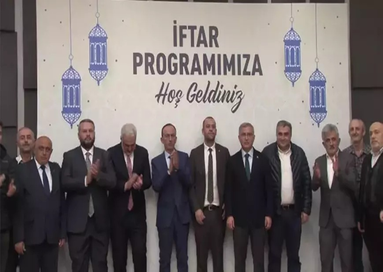 Demokrat Parti'den 600 kişi AK Parti'ye katıldı