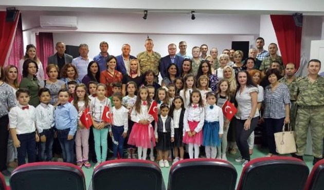 Mehmetçikten Kosova'daki okula destek...