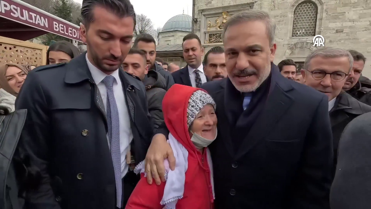Bakan Hakan Fidan'ın Eyüpsultan'daki ziyaretine beğeni yağdı!