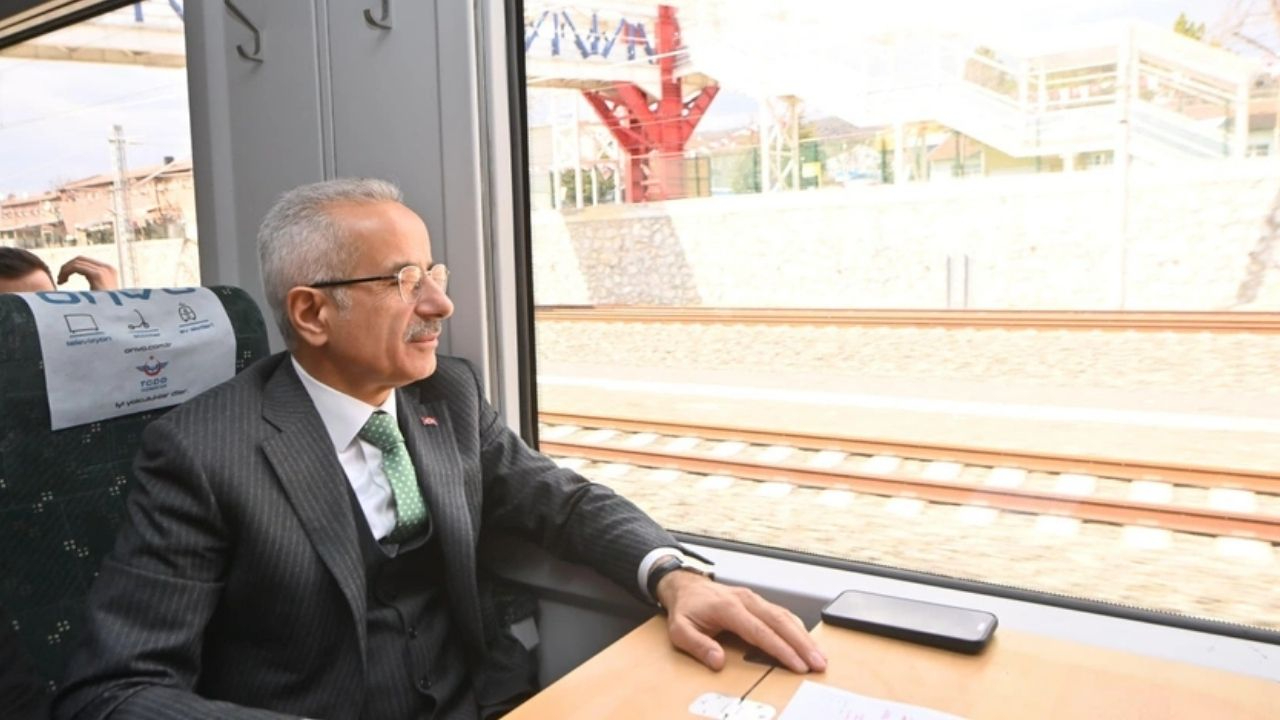 Bakan Uraloğlu müjdeyi verdi: Ankara-İstanbul arası 80 dakikaya inecek