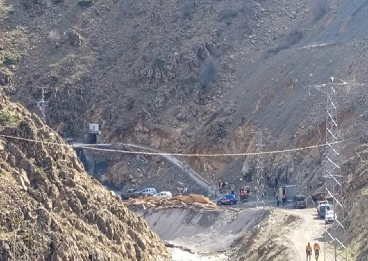 Trabzon'da içme suyu alt yapı çalışmasında göçük meydana geldi!  3 işçi yaşamını yitirdi