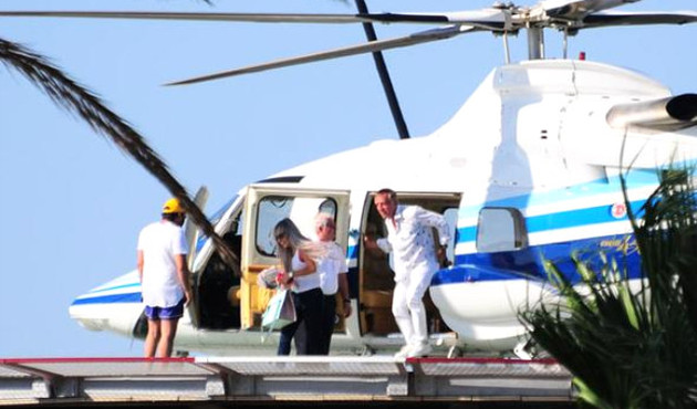 Ağaoğlu, bayram ziyaretlerine helikopterle gitti!